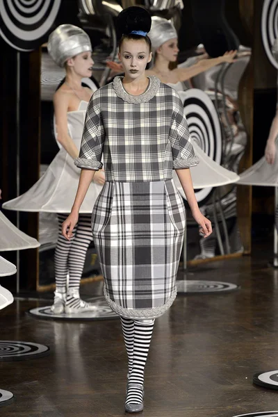 Look 3
